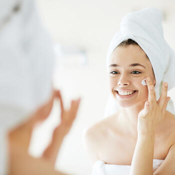 A dermokozmetikumok előnyei: gyógyszertári tisztaság a bőrápolásban